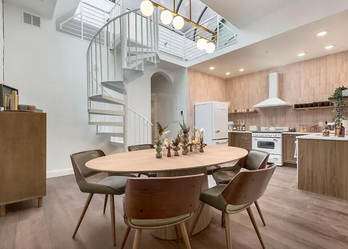 Skyline Bourbon Loft By Hollyhock Suites 5 Bedrooms-2 Baths With Soaking Tub